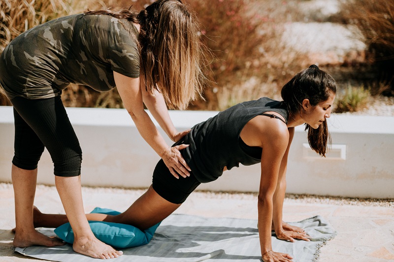 Come si svolge una lezione di yoga